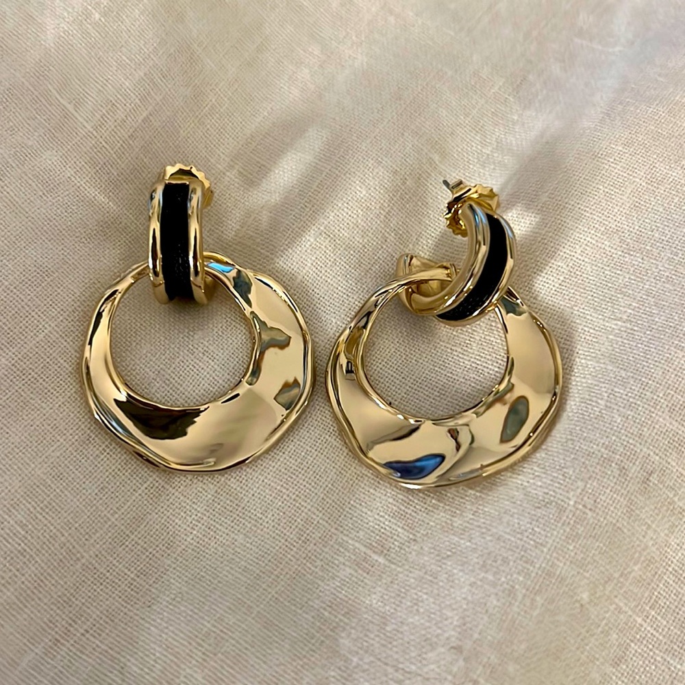 Akola link front facing hoops